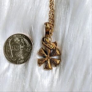 marvella Jewelry - Marvella Stamped Flower Pendant marvella Jewelry - Marvella Stamped Flower Pendant